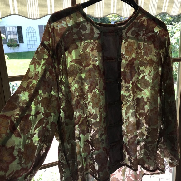 Sheer Top (82%Rayon,18%Silk w velvet flowers. - Picture 2 of 5